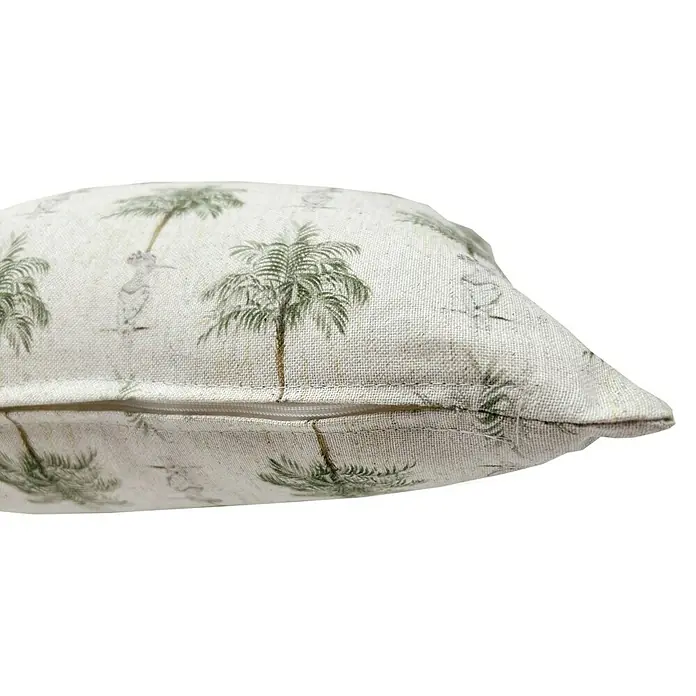 Cojín Pájaro palmera - 45 x 45 cm, Textil, Beige/Verde, Cuadrado - Primer plano de un cojín con un estampado exótico de palmeras y monos, perfecto para una decoración tropical.