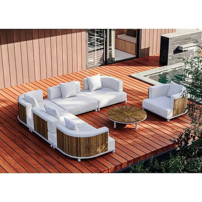 Sunfun Loungemöbel-Set - 7 -tlg., Aluminium, Textil, Champagner/Holz - Outdoor-Lounge-Set mit weißer Polsterung und Akzenten in Holzoptik auf einer Holzterrasse mit Pool und Garten.