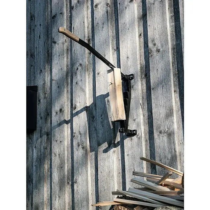 Scheppach Handholzspalter -  - Wandmontierter Holzspalter mit Holzscheit, ideal für schnelles und sicheres Spalten von Anzündholz.