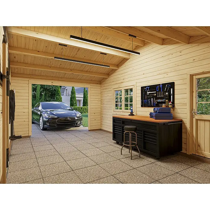 Palmako Garage Roger - Außenmaß inkl. Dachüberstand (B x T): 1.006 x 619 cm, Grau, Holz, 19 m², Ohne Tor - Werkstatt-Interieur mit Werkbank und Werkzeugwand, ergänzt durch eine stilvolle Garageneinfahrt mit einem modernen Auto.
