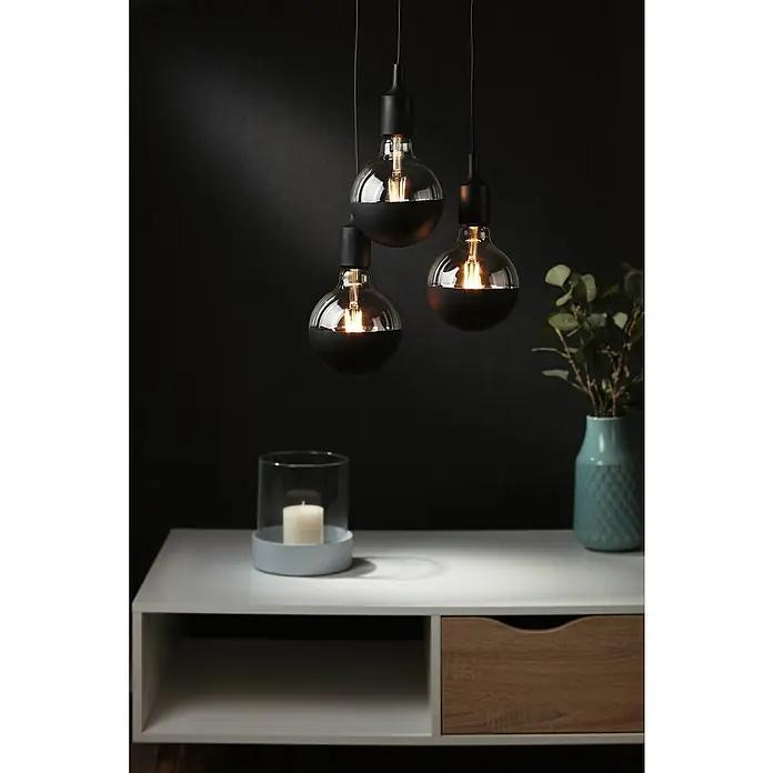 Paulmann Neordic Pendelleuchte Ketil - Höhe: 200 cm - Drei moderne Pendelleuchten mit getönter Glaskugel, kombiniert mit einer minimalistischen weißen Kommode und stilvollen Deko-Elementen.