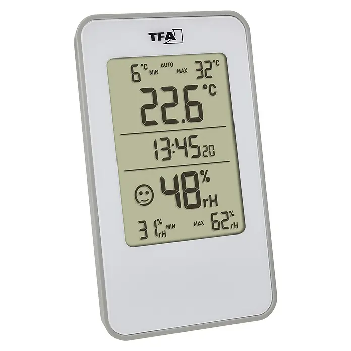 TFA Dostmann Digitales Thermo-Hygrometer - Weiß, L x H: 7,2 x 12 cm - Das TFA-Klima-Messgerät zeigt Temperatur (22,6°C), Luftfeuchtigkeit (48%), Uhrzeit (13:45) und Min/Max-Werte auf einem Display an.