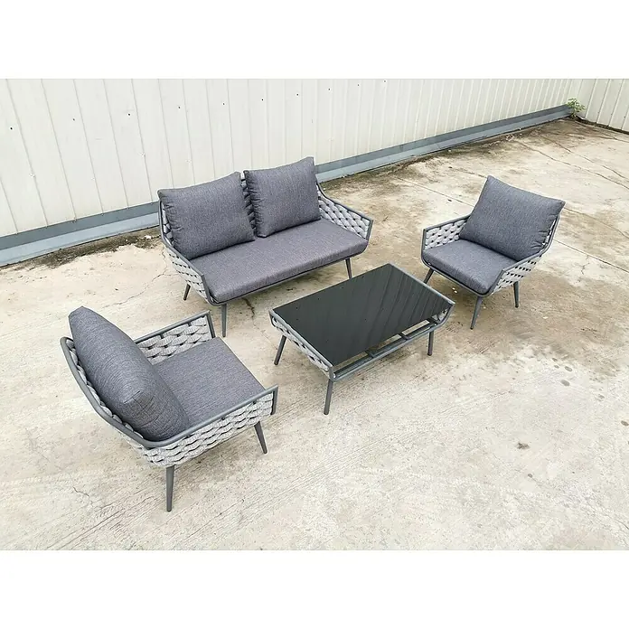 Gartenmöbel-Set Sunfun Weave - 4 -tlg., Grau/Anthrazit, Aluminium - Gartenmöbelset mit grauem Sofa, zwei Stühlen und einem Couchtisch mit Glasplatte für entspannte Stunden im Freien.