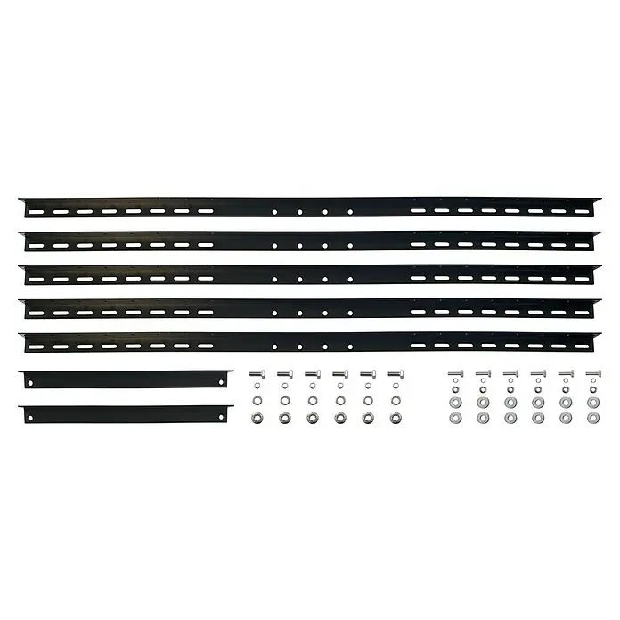 Schwaiger Aufständerung - Passend für: Solarmodule - Das Bild zeigt eine Nahaufnahme von mehrereren übereinander gestapelten Metalleisten und silbernen Verbindungsstücken.