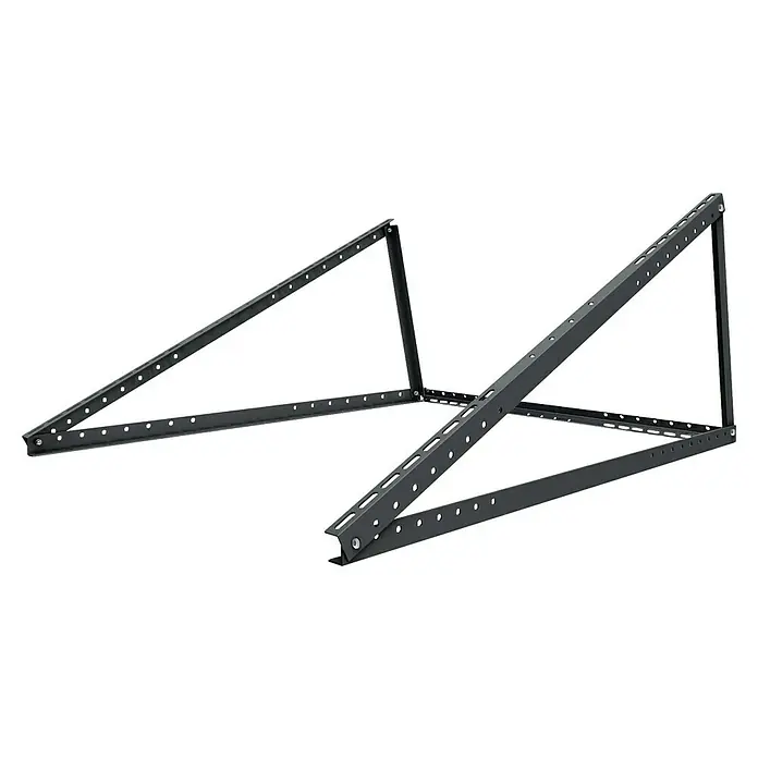 Schwaiger Aufständerung - Passend für: Solarmodule - Nahaufnahme von zwei schwarzen Wandhalterungen, die im Winkel zueinander stehen. Die Halterungen sind mit Löchern versehen.