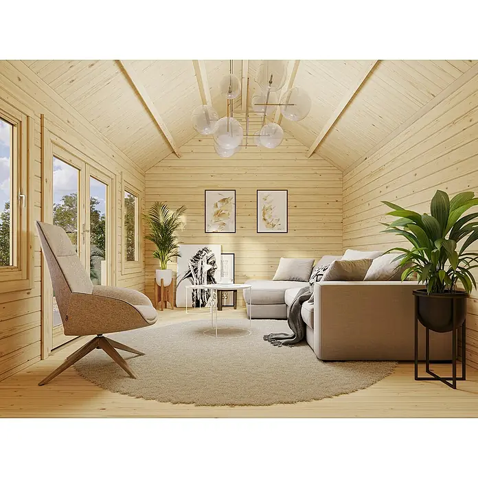 Palmako Gartenhaus Claudia - Außenmaß inkl. Dachüberstand (B x T): 494 x 376 cm, Tauchgrundiertes Holz, Grau - Geräumiges Wohnzimmer mit einem stilvollen grauen Sofa, einem bequemen Sessel und Zimmerpflanzen, die eine entspannende und einladende Atmosphäre schaffen.