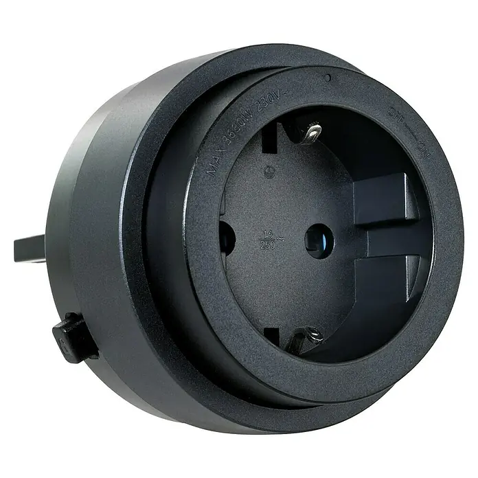 Schwaiger Steckdose Adapter - 6,2 cm, Schwarz - Nahaufnahme eines schwarzen Eurosteckdosenadapters, der die Kompatibilität von Stromanschlüssen in Europa ermöglicht.