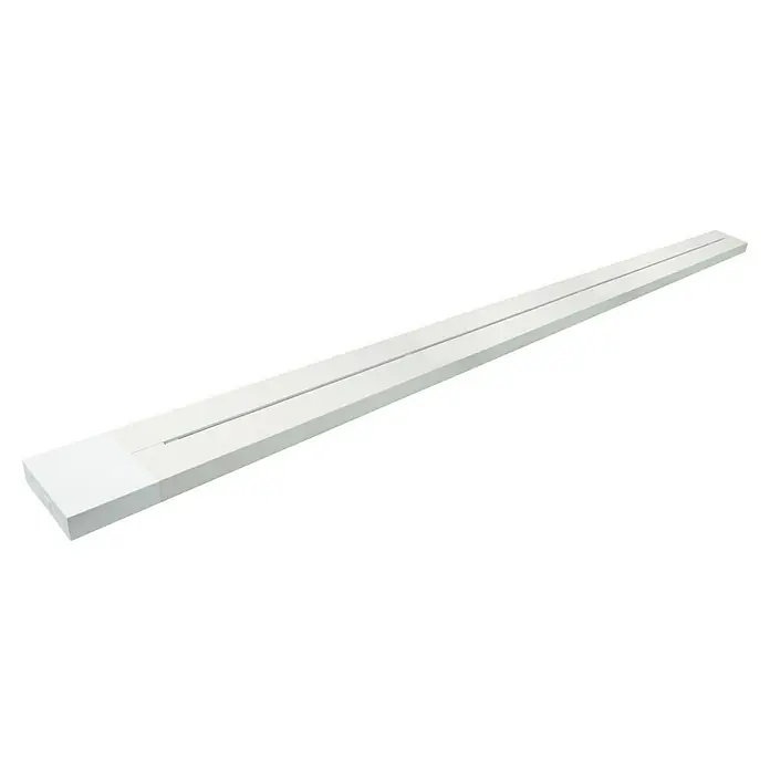 Schwaiger Steckdosenleiste Modulare Stromschiene - 100 cm, Weiß, IP20, Ohne Schalter - Produktansicht einer länglichen, weißen LED-Leuchte. Diese Leuchte ist schlicht gestaltet und bietet eine moderne Beleuchtungslösung.