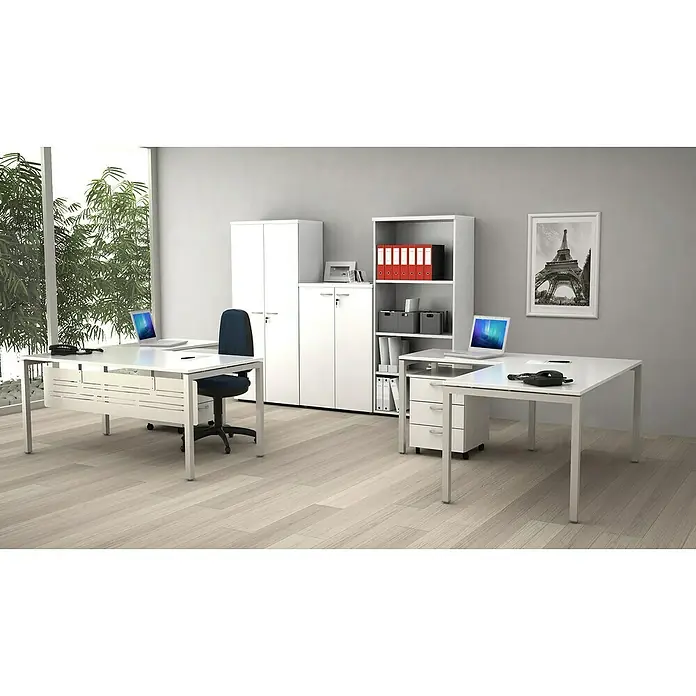 ArtExport Presto Estantería de madera Venere - L x An x Al: 35 x 80 x 180 cm, Número de baldas: 4 ud., Blanco - Oficina con escritorios blancos, armarios de oficina y una imagen de la Torre Eiffel, que muestra un espacio de trabajo funcional y elegante.