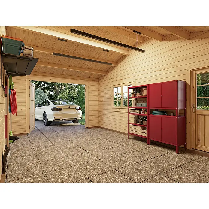 Palmako Garage Roger - Außenmaß inkl. Dachüberstand (B x T): 1.006 x 619 cm, Transparent tauchgrundiert, Holz, 19 m², inkl. Holztor - Ein Garageninnenraum mit roten modularen Lagereinheiten, einem Auto und Regalen.