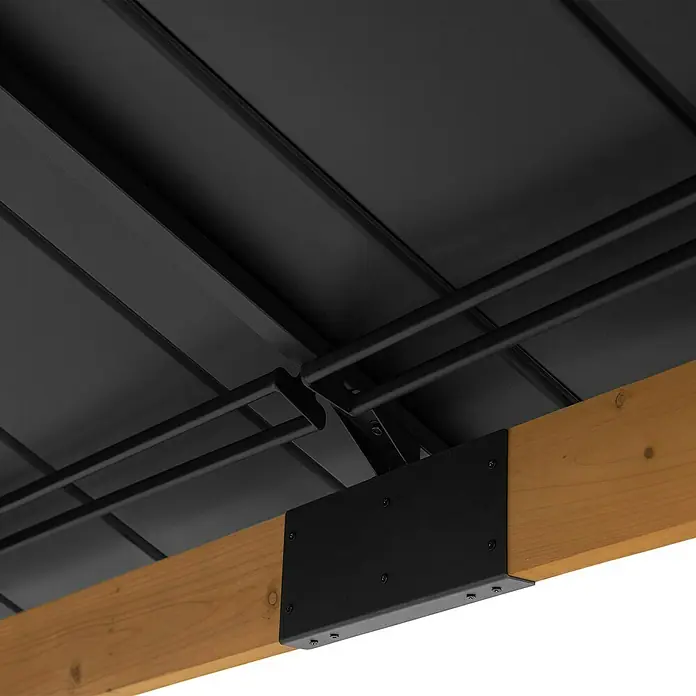 Sunjoy Pavillon Kaps - L x B: 330 x 330 cm, Farbe Dach: Anthrazit - Detaillierter Blick auf die schwarze Metallkonstruktion und die Holzstruktur eines stabilen Pavillons oder einer Pergola.