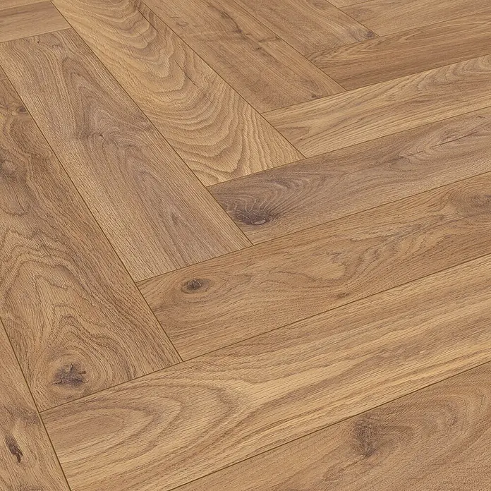 LOGOCLIC Vinto Laminat Herringbone - Oberon Oak, Landhausdiele, 630 x 126 x 8 mm - Hochwertiger Laminatboden in Fischgrätmuster, ideal für stilvolle Wohnräume. Robust, pflegeleicht und optisch ansprechend.