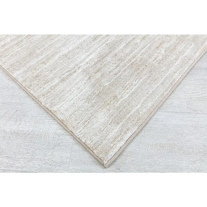 Alfombra de pelo corto Texturas - Multicolor, 230 x 160 cm, 80% polipropileno / 20% poliéster - Primer plano de una alfombra beige con un patrón sencillo, creando un ambiente cálido y acogedor.