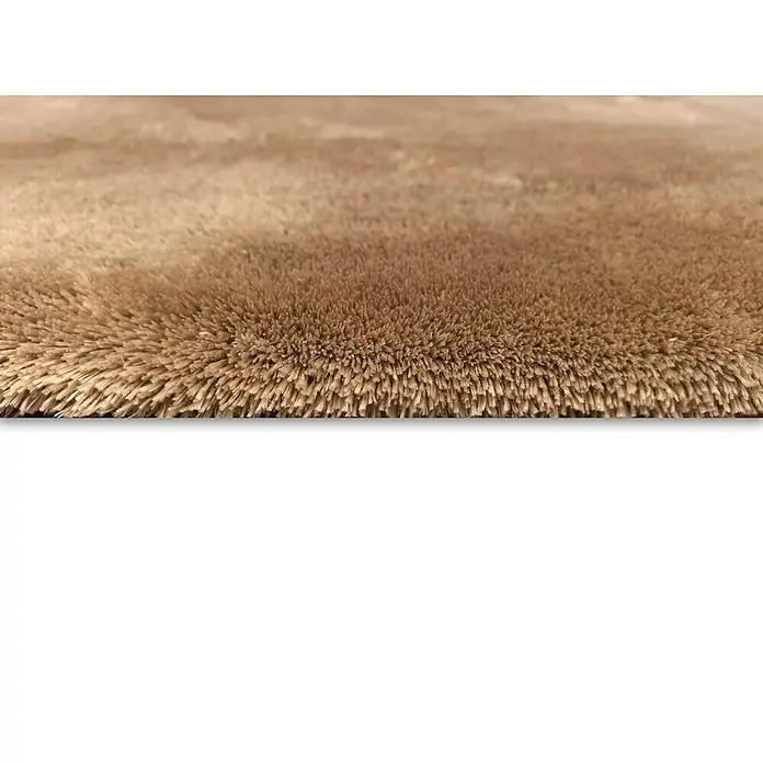 Alfombra de pelo largo Cuba - Beige, 170 x 120 cm, 100% Poliéster - Primer plano de una alfombra shaggy beige de pelo alto, que promete suavidad y comodidad para cualquier habitación. La textura invita a caminar descalzo.