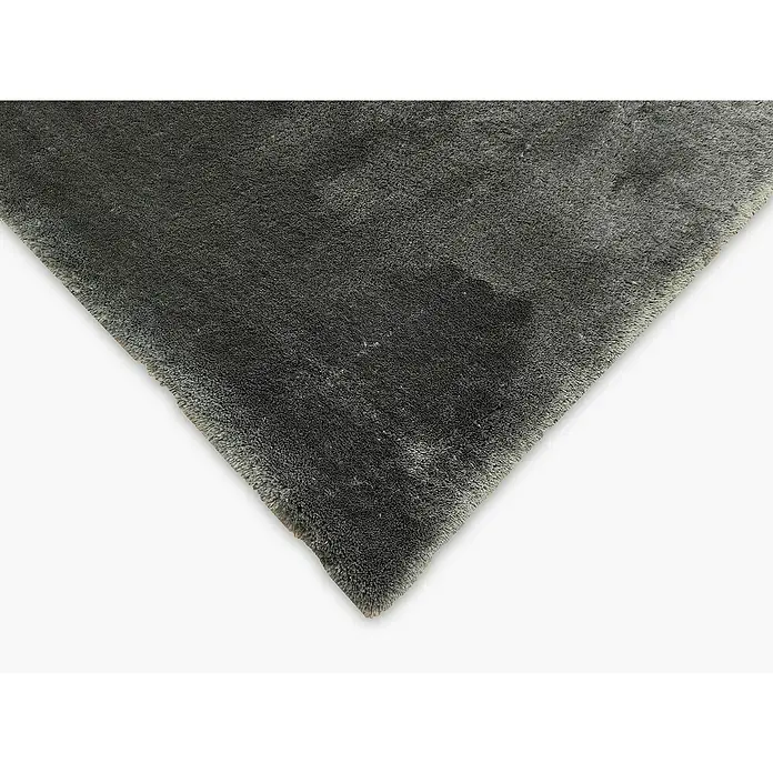 Alfombra de pelo largo Cuba - Gris, 110 x 60 cm, 100% Poliéster - Primer plano de una alfombra gris con una textura suave, que sugiere un ambiente acogedor y elegante. Ideal para salones.