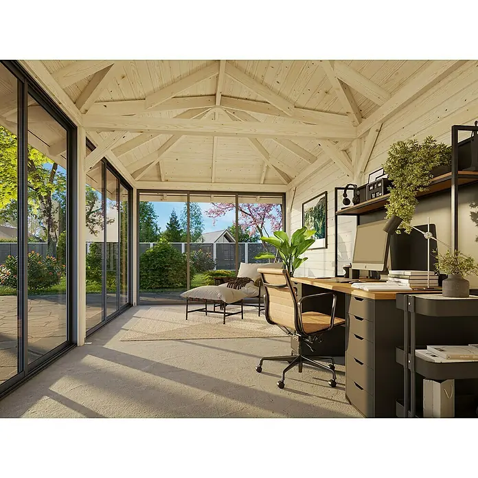 Palmako Caseta de jardín Bianca Set 202 Slide - Medidas ext. (An x Pr): 672 x 384 cm, Madera, Natural - Invitador espacio de oficina en una luminosa caseta de jardín con grandes ventanas y mobiliario moderno, incluyendo un escritorio y silla de oficina.