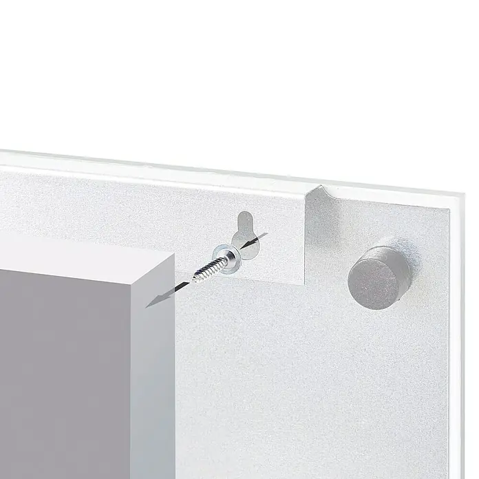 Zeller Present Memoboard - 60 x 40 cm, Glas, Weiß - Nahaufnahme einer Halterung mit Schraube zur Befestigung eines Produkts an einer Wand, mit Fokus auf die Befestigungsdetails.