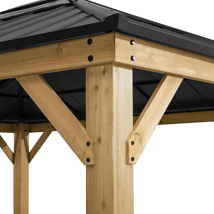 Sunjoy Pavillon Ernir - L x B: 452 x 393 cm, Farbe Dach: Anthrazit - Nahaufnahme einer hölzernen Pavillonkonstruktion mit schwarzem Metalldach und stabilen Holzstützen.