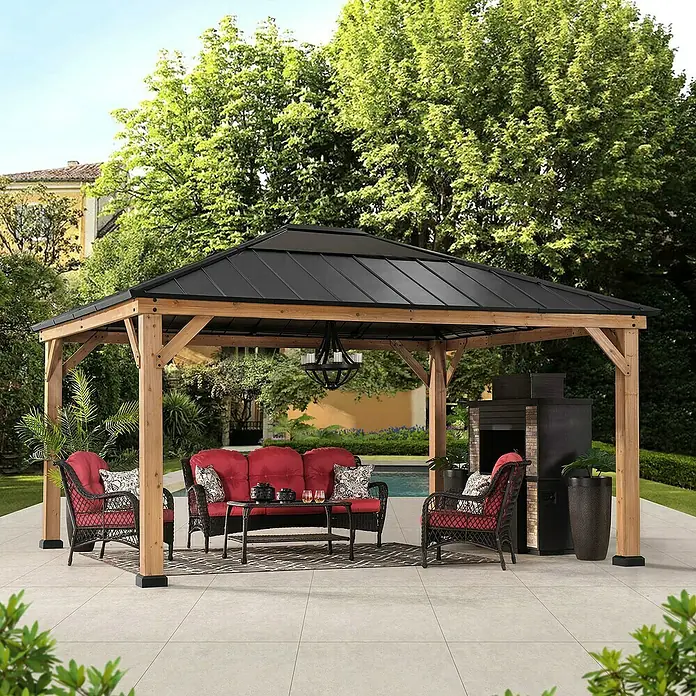Sunjoy Pavillon Ernir - L x B: 452 x 393 cm, Farbe Dach: Anthrazit - Stilvoller Pavillon mit schwarzem Dach und Sitzgruppe im Freien für entspannte Stunden im Garten.