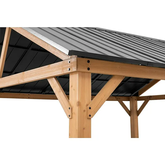 Sunjoy Pavillon Rebra - L x B: 465 x 404 cm, Farbe Dach: Anthrazit - Nahaufnahme einer hölzernen Pavillonstruktur mit Metalldach, die die Konstruktionsdetails und die Materialkombination hervorhebt.