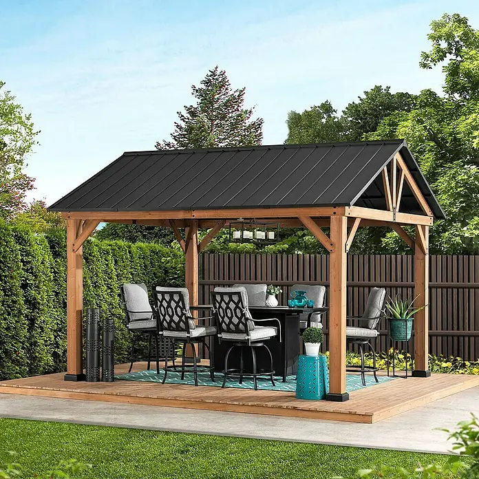 Sunjoy Pavillon Tödi - L x B: 400 x 336 cm, Farbe Dach: Anthrazit - Einladender Pavillon mit Holzboden, schwarzem Dach und stilvoller Bar-Tischgruppe im Garten.