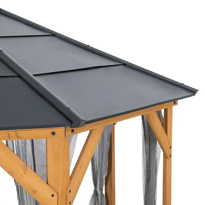 Sunjoy Pavillon-Seitenwände Moskitonetz - Passend für: Sunjoy Gazebo Pavillon Eggi 395x395 cm, Grau - Nahaufnahme eines Pavillons mit grauem Dach und Holzrahmen, umgeben von Vorhängen.