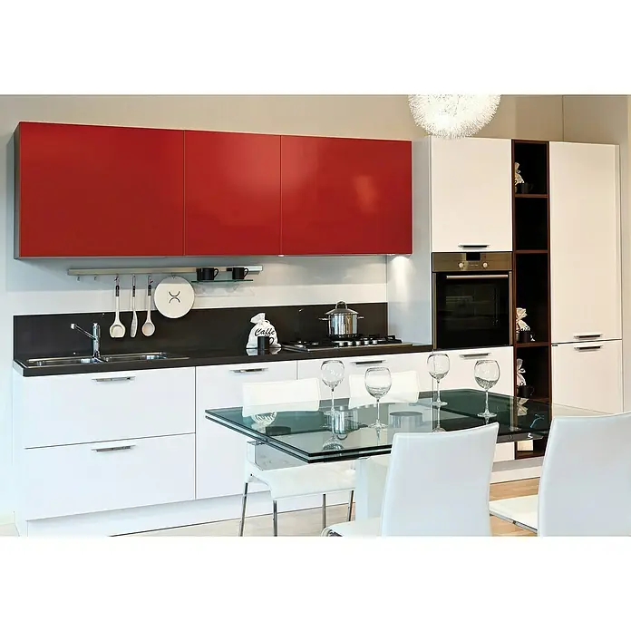D-c-fix Klebefolie Uni Lack - 200 x 45 cm, Signalrot, Selbstklebend - Küche mit modernen weißen Unterschränken, roten Hängeschränken und einem Esstisch mit Glasplatte. Die Küchengeräte sind elegant integriert.
