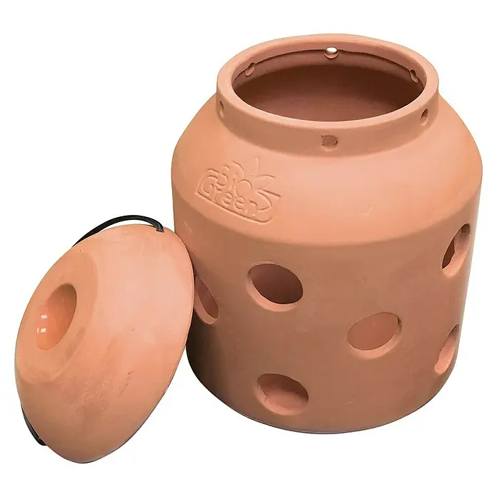 BioGreen Frostwächter Windlicht FireFly - Terracotta - Offener, terrakottafarbener Bio Green Erdbeertopf mit Löchern für das Pflanzen von Erdbeeren.