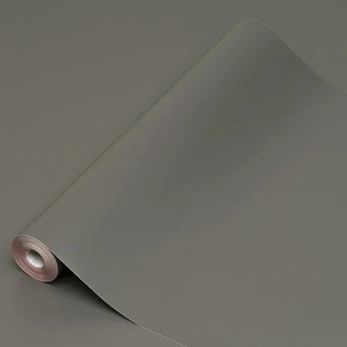 D-c-fix Klebefolie Uni Seidenmatt - 200 x 67,5 cm, Anthrazit, Selbstklebend - Eine Rolle graue, selbstklebende Tapete, die zum Dekorieren und Gestalten von Innenräumen verwendet wird. Das Produkt ist auf einer grauen Oberfläche ausgerollt.