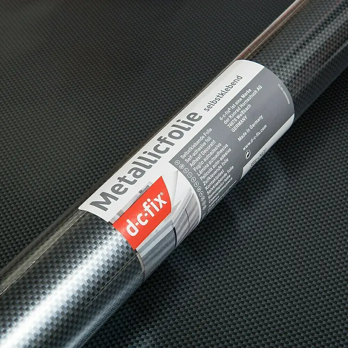 D-c-fix Klebefolie Carbon - 150 x 45 cm, Schwarz-Silber, Selbstklebend - Nahaufnahme einer Rolle Metallicfolie selbstklebend von d-c-fix.