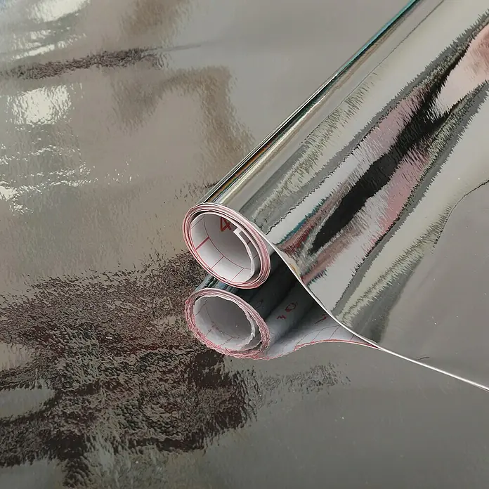 D-c-fix Metalleffektfolie Metallic Hochglanz - 150 x 45 cm, Silber, Selbstklebend - Glänzende silberne Klebefolie aufgerollt, ideal zum Dekorieren und Basteln. Vielseitig einsetzbar für kreative Projekte und DIY-Ideen.