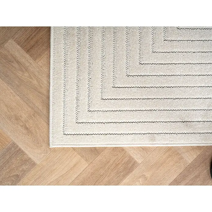 Outdoor-Teppich Nova II - Creme, 230 x 160 cm, 100 % Polypropylen - Nahaufnahme eines hellen Teppichs mit geometrischem Muster auf einem Holzboden.