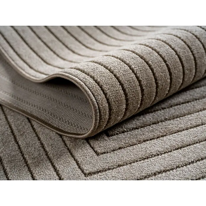 Outdoor-Teppich Nova II - Beige, 230 x 160 cm, 100 % Polypropylen - Nahaufnahme eines eleganten, texturierten Teppichs in neutralen Tönen mit einem modernen geometrischen Muster und einer gerollten Ecke.