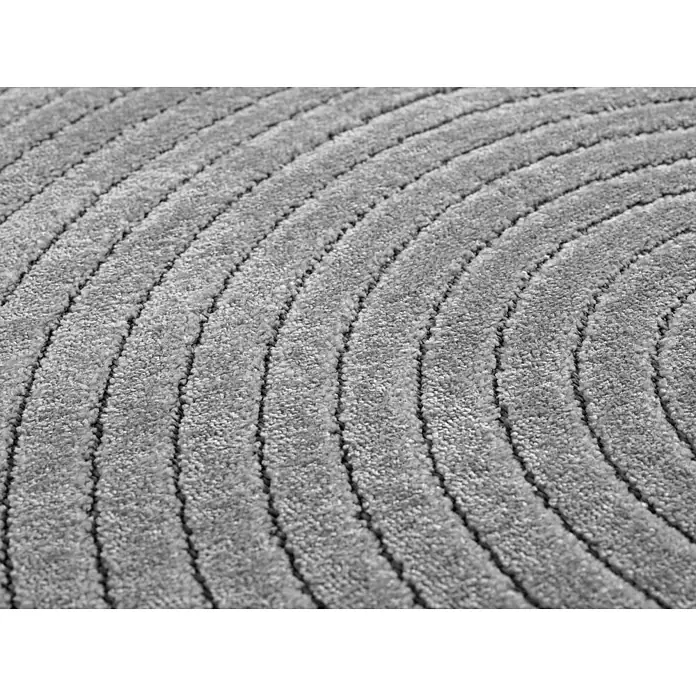 Outdoor-Teppich Nova I - Silver, Durchmesser: 80 cm, 100 % Polypropylen - Nahaufnahme eines grauen Teppichs mit einem konzentrischen Kreisdesign, das eine sanfte Textur und subtile Eleganz zeigt.