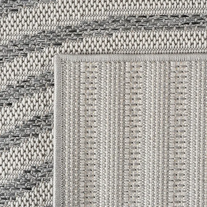 Outdoor-Teppich Desert 1301 - Grau, 230 x 160 cm, 100 % Polypropylen - Nahaufnahme eines hellgrauen Teppichs mit einem dezenten geometrischen Muster und einer schlichten Bordüre. Das Gewebe ist robust und strukturiert.