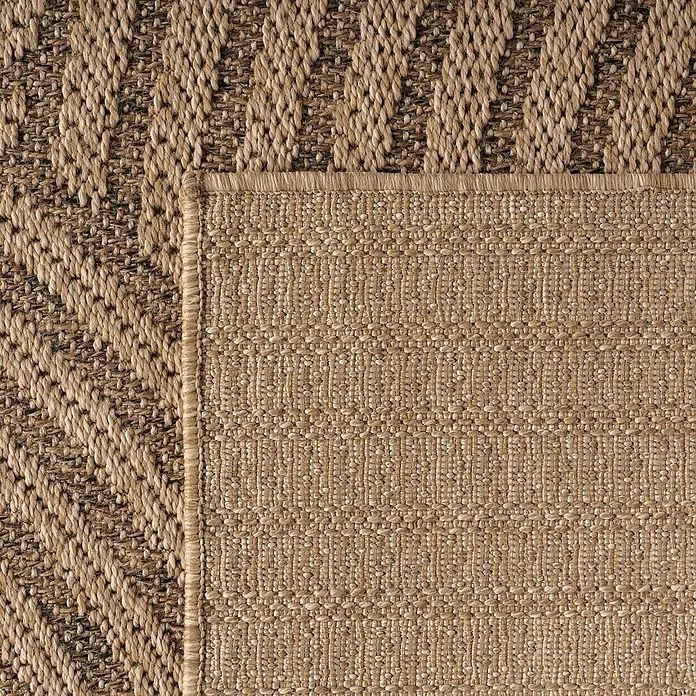 Outdoor-Teppich Timber 1401 - Beige, 370 x 280 cm, 100 % Polypropylen - Nahaufnahme eines gewebten Teppichs mit unterschiedlichen Texturen und Mustern in Erdtönen.