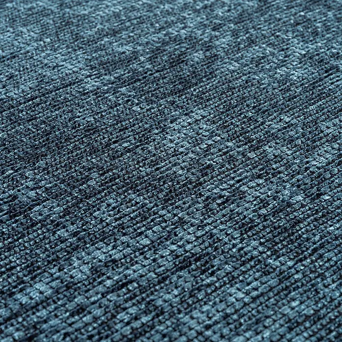 Flachgewebeteppich Space - Blau, 150 x 80 cm, 84 % Baumwolle, 16 % Polyester - Nahaufnahme eines strukturierten, dunkelblauen Teppichs, der Wärme und Komfort ausstrahlt.\n