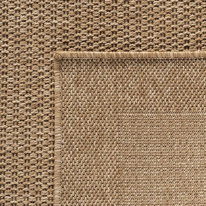 Outdoor-Teppich Timber 1402 - Beige, 200 x 140 cm, 100 % Polypropylen - Detailaufnahme eines beigen Teppichs mit unterschiedlichen Webmustern, der Textur und Handwerkskunst hervorhebt.