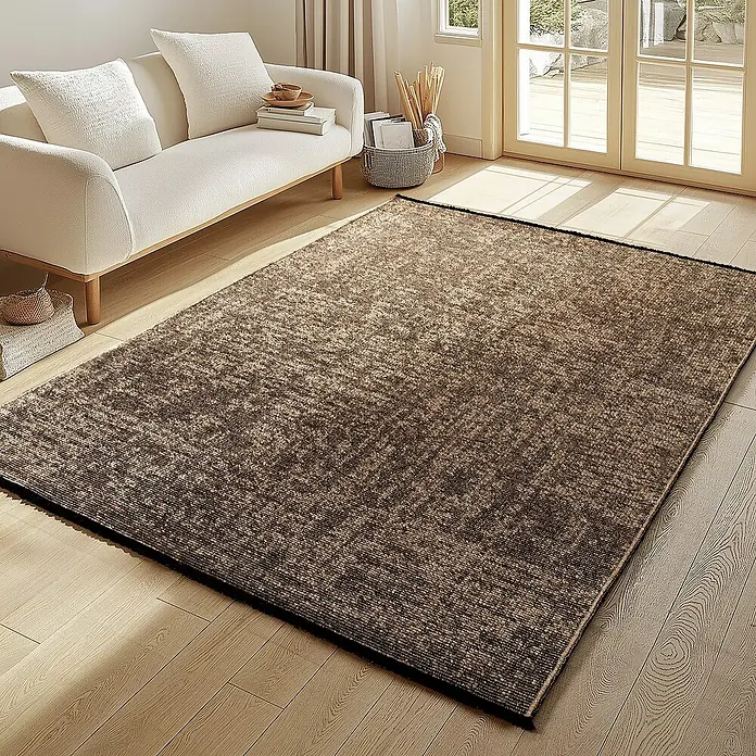 Flachgewebeteppich Space - Braun, 200 x 140 cm, 84 % Baumwolle, 16 % Polyester - Ein rechteckiger Teppich in Braun und Beige liegt auf einem Holzboden und verleiht dem Raum Wärme.