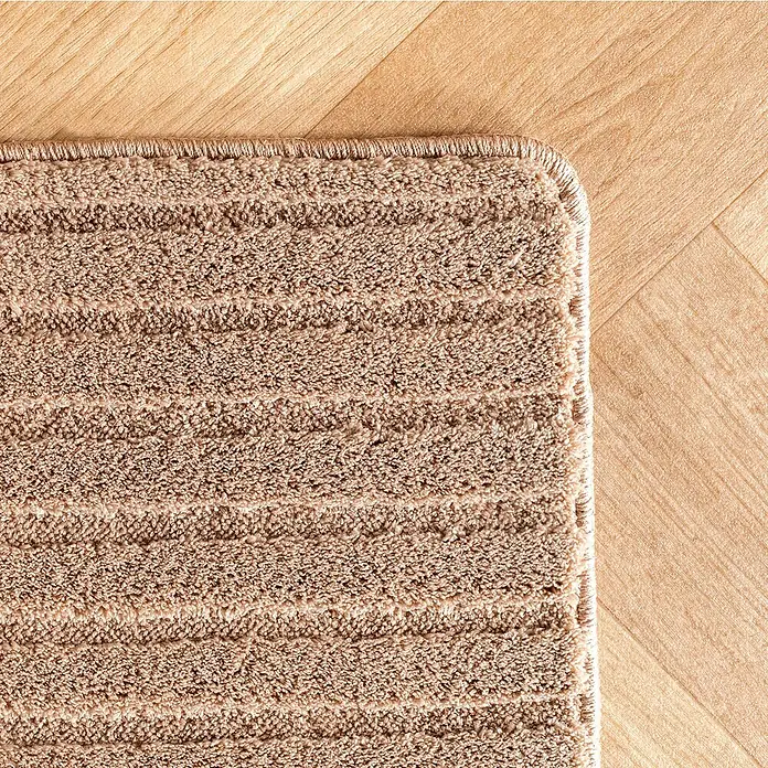 Kurzflorteppich Pompei 1612 - Beige, 290 x 200 cm, 100 % Polyester - Detailaufnahme eines beigen Teppichs mit horizontalen Streifen auf einem Holzboden, der die Textur und das Design hervorhebt.