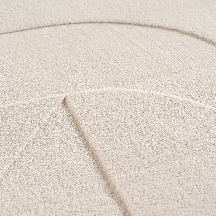 Kurzflorteppich Pompei 1614 - Creme, 230 x 160 cm, 100 % Polyester - Nahaufnahme eines beigen Badteppichs mit kreisförmigem Muster, der eine weiche und strukturierte Oberfläche zeigt.