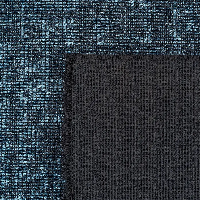 Flachgewebeteppich Space - Blau, 150 x 80 cm, 84 % Baumwolle, 16 % Polyester - Detailaufnahme eines Teppichs mit blauem Muster und schwarzer Rückseite, der die Textur und Verarbeitung hervorhebt.
