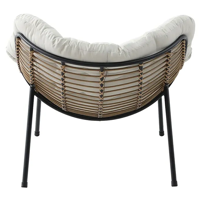 Sunfun Ersatzkissen - Passend für: Sunfun Loungesessel XXL, 100% Polyestergewebe - Nahaufnahme eines Korbsessels mit cremefarbenem Kissen und schwarzen Metallbeinen. Elegantes Möbelstück für den Innenbereich.