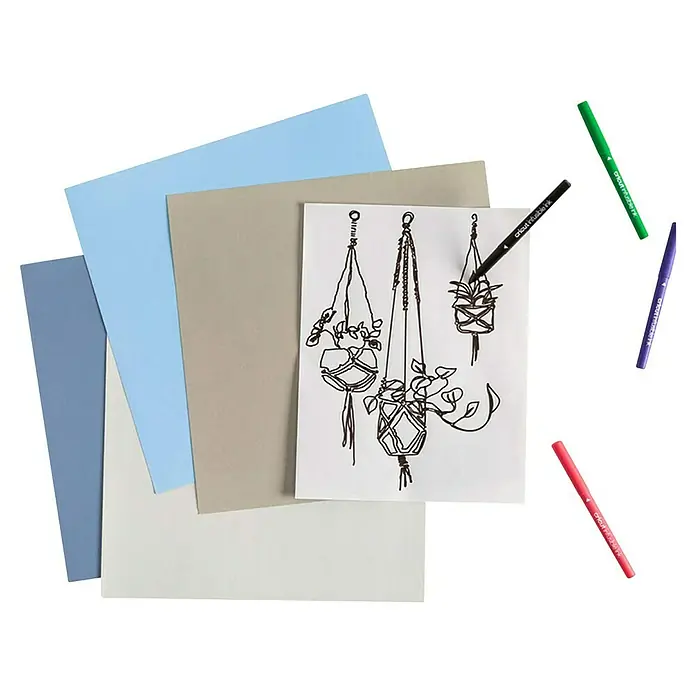 Cricut Filzstift-Set Infusible Ink Filzstift-Set Neon - 5 -tlg., Neon, Strichstärke: 1 mm - Nahaufnahme von Cricut Infusible Ink Stiften und Papier in verschiedenen Farben mit einer Zeichnung von Makramee-Pflanzenhängern.