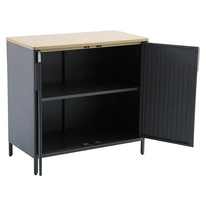 Sunfun Solo Garten-Aufbewahrungschrank - L x B x H: 90 x 46 x 86 cm, Stahl, Polywood, Night-Grey - Grauer Metallschrank mit hellbeiger Oberseite und offenen Türen, der zwei Innenfächer zeigt.