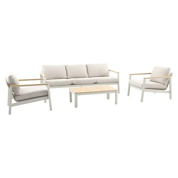 Sunfun Solo Loungesofa 3-Sitzer - B x T x H: 199 x 84,5 x 62,5 cm, Aluminium, Olefin, Light-Greige - Helle Gartenmöbel-Garnitur mit Sofa, Sessel und Tisch. Die Möbel haben helle Polster und helle Holzarmlehnen auf einem weißen Rahmen.