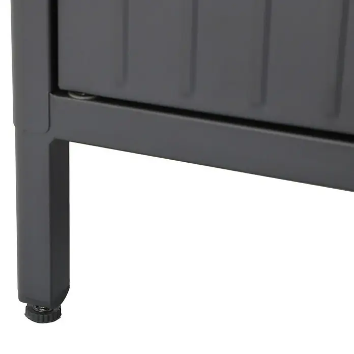 Sunfun Solo Garten-Aufbewahrungschrank - L x B x H: 90 x 46 x 86 cm, Stahl, Polywood, Night-Grey - Detailansicht eines grauen Möbelstücks mit Metallbeinen und verstellbaren Füßen für Stabilität.