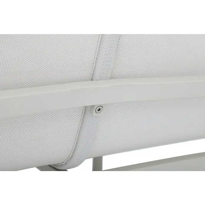 Sunfun Solo Loungesofa 3-Sitzer - B x T x H: 199 x 84,5 x 62,5 cm, Aluminium, Olefin, Light-Greige - Nahaufnahme eines weißen Stuhls mit einem Metallrahmen und einem Inbusschraubenkopf. Das Gewebe ist feinmaschig.