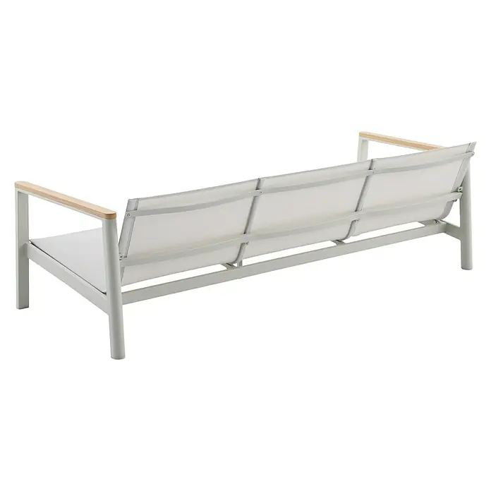 Sunfun Solo Loungesofa 3-Sitzer - B x T x H: 199 x 84,5 x 62,5 cm, Aluminium, Olefin, Light-Greige - Rückansicht eines modernen weißen Sofas mit Holzarmlehnen, das ein stilvolles und minimalistisches Design aufweist.