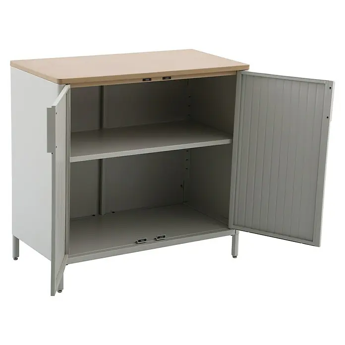 Sunfun Solo Garten-Aufbewahrungschrank - L x B x H: 90 x 46 x 86 cm, Stahl, Polywood, Light-Greige - Der graue Büroschrank mit Rolladenfront bietet viel Stauraum mit einem Einlegeboden unter der hellen Tischplatte.